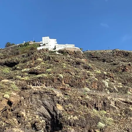 Cliffhanger Spectacular View Over North Coast