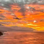 Cliffhanger Spectacular View Over North Coast Apartamento