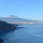 Cliffhanger Spectacular View Over North Coast
