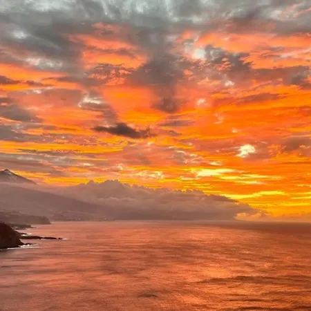 Cliffhanger Spectacular View Over North Coast Appartement