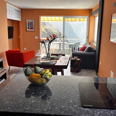 Cliffhanger Spectacular View Over North Coast