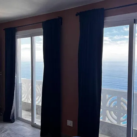 Cliffhanger Spectacular View Over North Coast