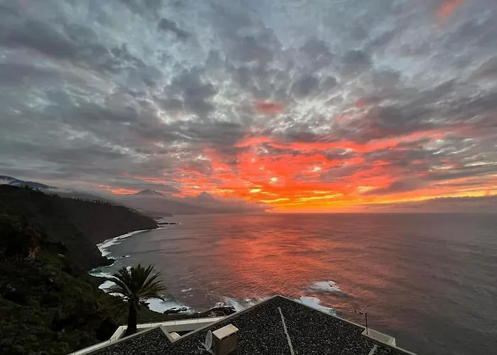 Cliffhanger Spectacular View Over North Coast