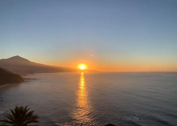 Апартаменты Cliffhanger Spectacular View Over North Coast Такоронте