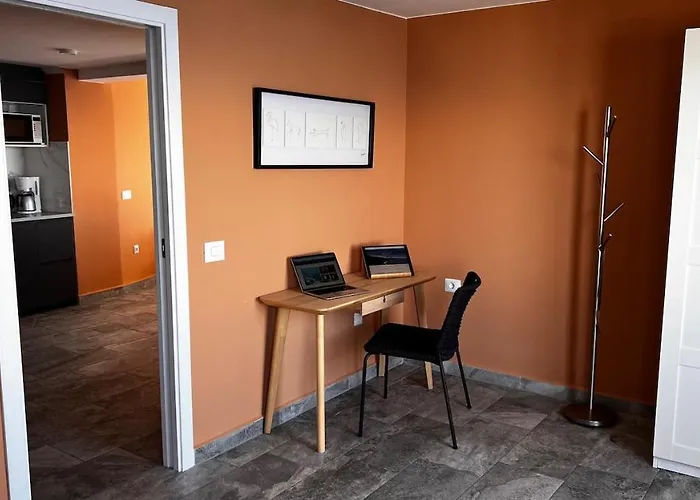 Апартаменты Cliffhanger Spectacular View Over North Coast *