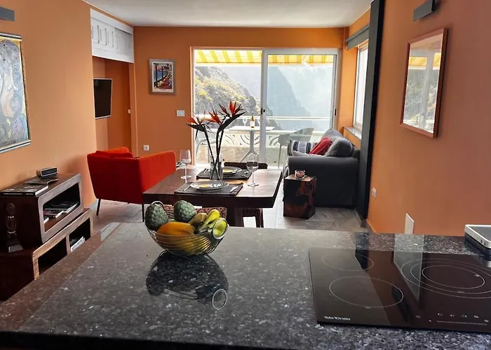 Cliffhanger Spectacular View Over North Coast